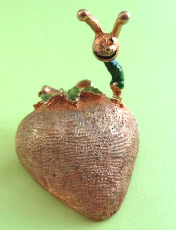 Anthropomorphic Pin Strawberry Tremblant Worn Vintage Jewelry 