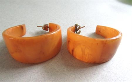 Bakelite Peanut Butter Swirl Hoop Pierced Earrings Vintage Costume Jewelry