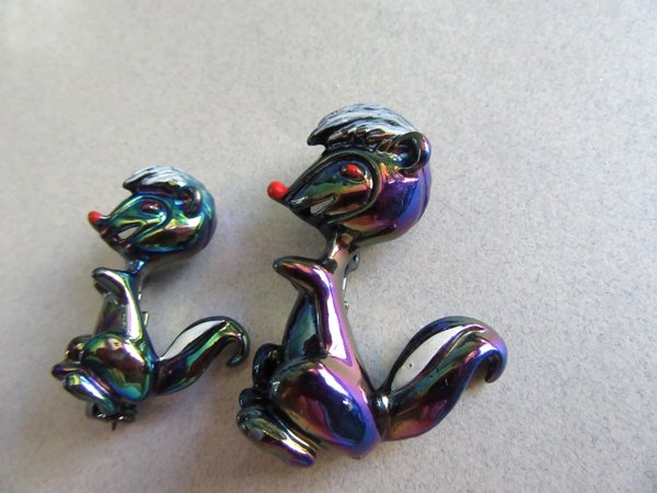 Anthropomorphic Skunk Pin Set Vintage  Jewelry