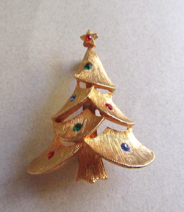 Rhinestone Christmas Tree Pin Signed JJ 
