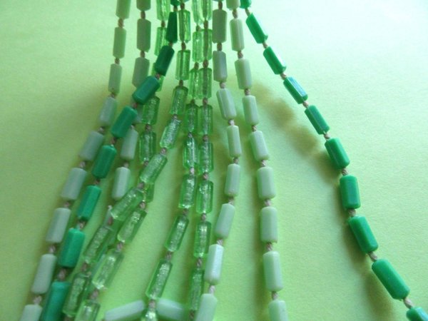 Mod 1960's Long Green Necklace Hong Kong Vintage Jewelry 