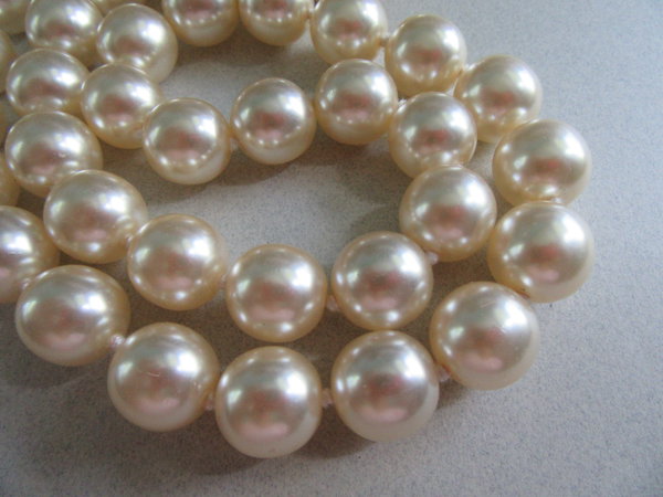 Vintage Czech Cream Glass Pearls Necklace Never Worn 