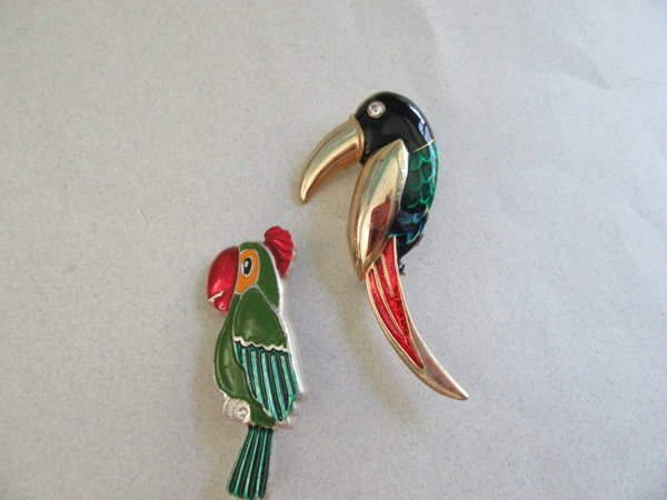 Vintage Parrot Pins Toucan Figural 