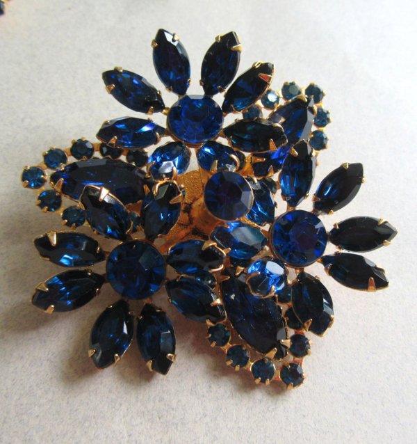 Vintage Blue Rhinestone Flower Pin  Vintage Jewelry