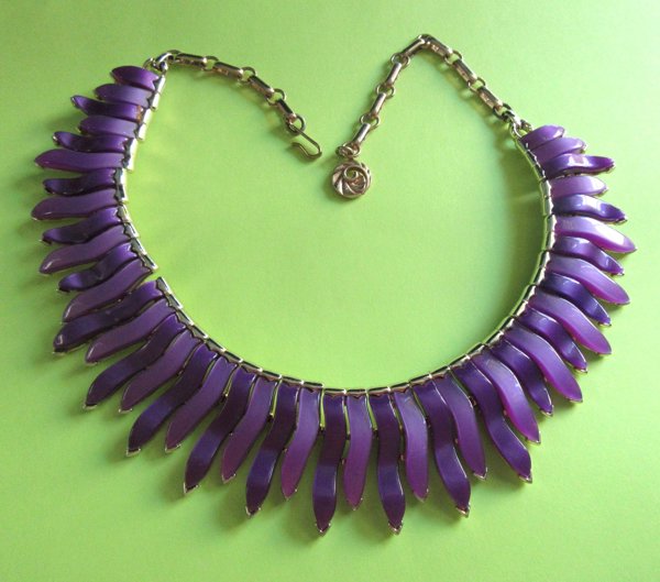 Lisner Electric Purple Lucite Necklace Signed Vintage Jewelry 