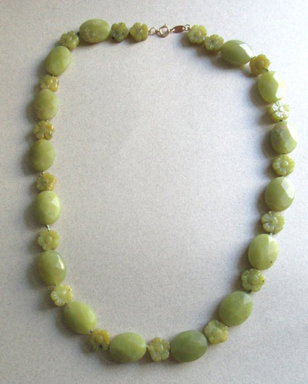 Genuine Green Stone Flower Necklace 14k Clasp Zoe B. Signed Fine Jewelry