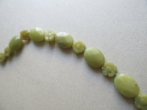 Genuine Green Stone Flower Necklace 14k Clasp Zoe B. Signed Fine Jewelry