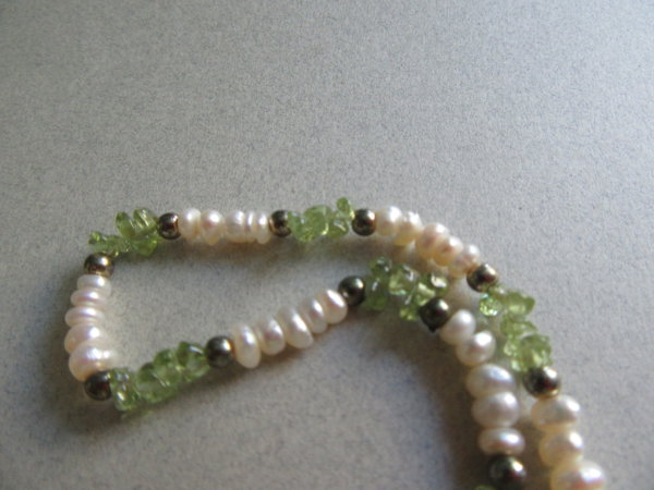 Genuine Pearls and Peridot Necklace Fine Jewelry 