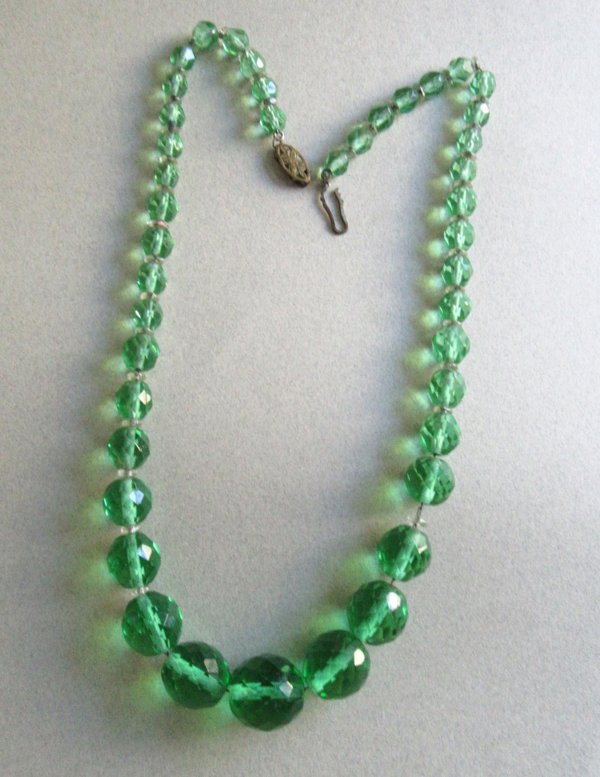 1930s Green Glass Choker Necklace Vintage  Jewelry