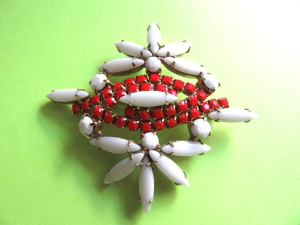  Red and White Rhinestone Pin  Vintage Jewelry 