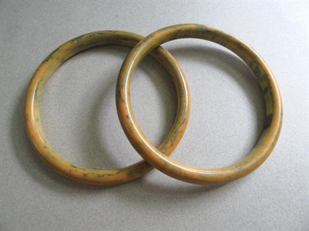 Bakelite Bangle Pair Larger Wrist Mustard Pepper Vintage Costume Jewelry