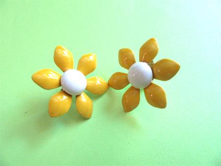 Mod 1960's Flower Clip On Earrings Vintage Costume Jewelry 60's Accessories