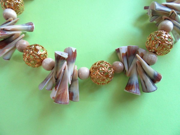 1950's Shell SHORT Choker Necklace Vintage Jewelry 