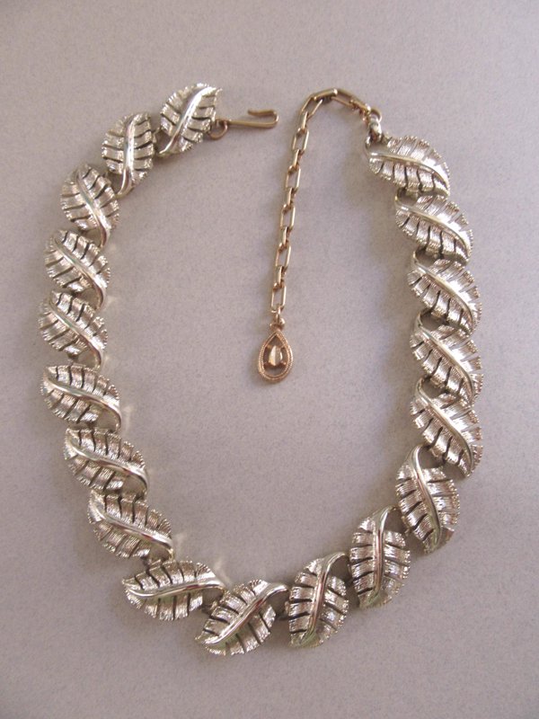 1950's Gold Leaves Choker Necklace Vintage Jewelry