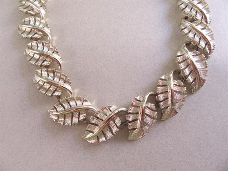 1950's Gold Leaves Choker Necklace Vintage Jewelry