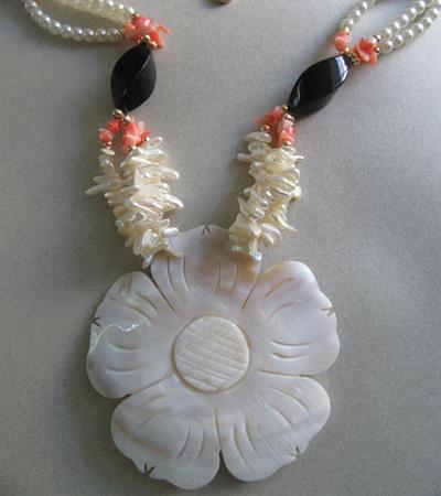 1980's Mother of Pearl Necklace Coral Vintage Jewelry