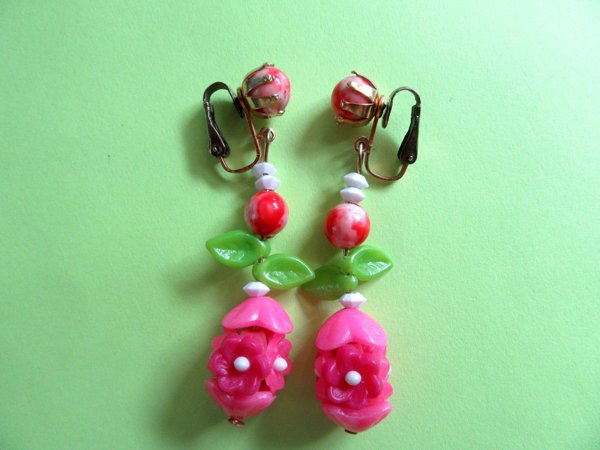 1960's Mod Pink Flower Earrings Hong Kong Vintage Jewelry 