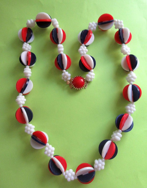 Mod 1960's Necklace Hong Kong 1960's Accessories