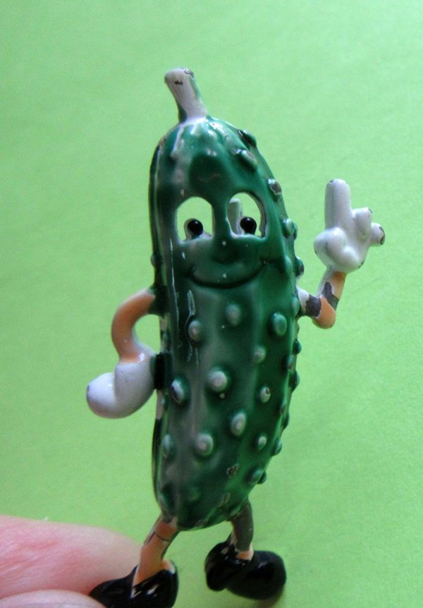 Anthropomorphic Pin Smiling Pickle Vintage Jewelry 