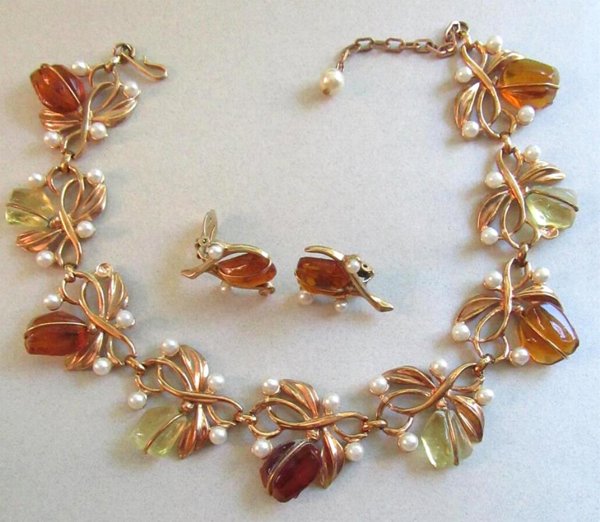 Vintage 1950's Glass Necklace Set Faux Pearls
