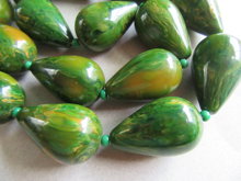Vintage Bakelite Necklace Creamed Spinach 