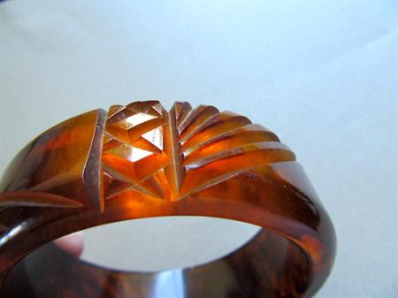 Vintage Carved Bakelite Bangle Bracelet Iced Tea 