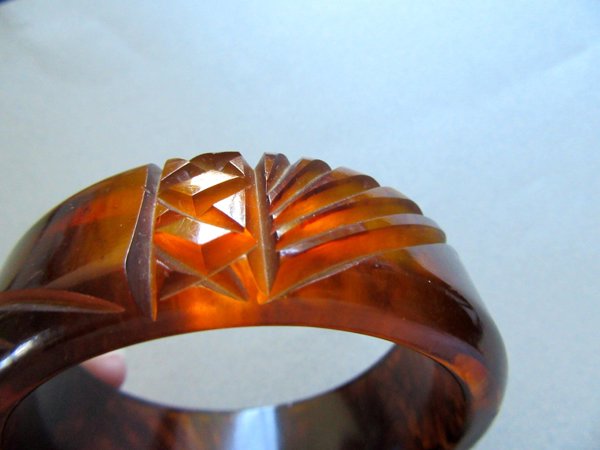 Vintage Carved Bakelite Bangle Bracelet Iced Tea 