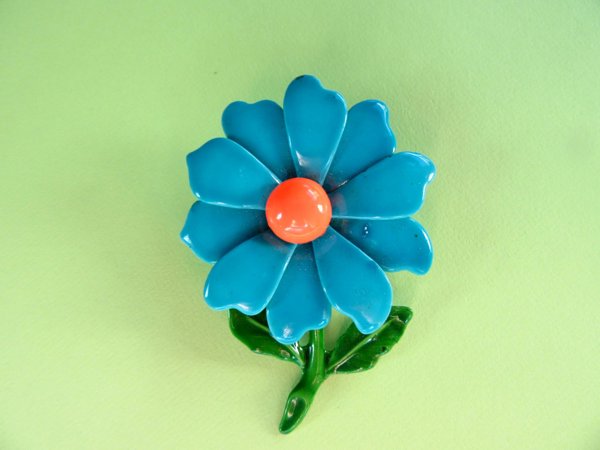 Mod 1960's Flower Pin Vintage Jewelry