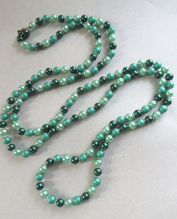 Long Green Faux Pearl Necklace Flapper Length 