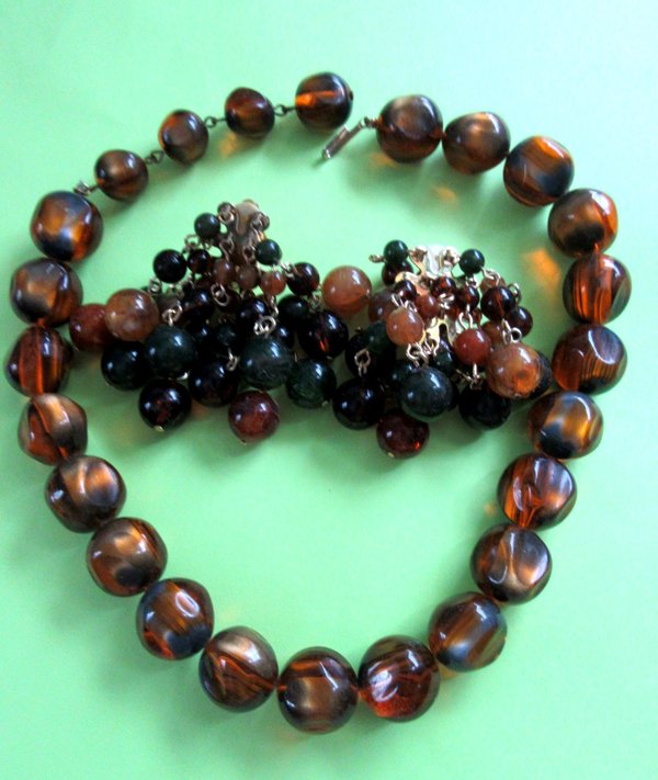 Lucite Choker Necklace And Earrings Vintage  Jewelry