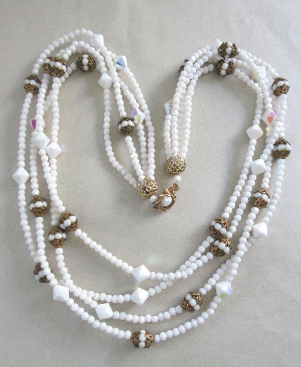 1950's White Glass Necklace Vintage Jewelry 