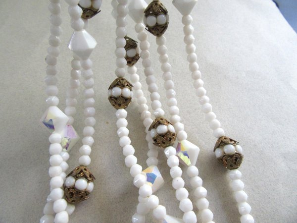 1950's White Glass Necklace Vintage Jewelry 