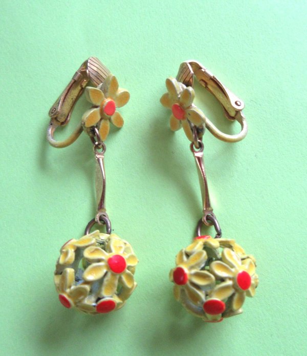 1960's Mod Daisy Ball Earrings Vintage Jewelry 