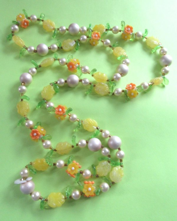 1960's Flower Necklace Hong Kong Vintage Jewelry 60's Accessories 