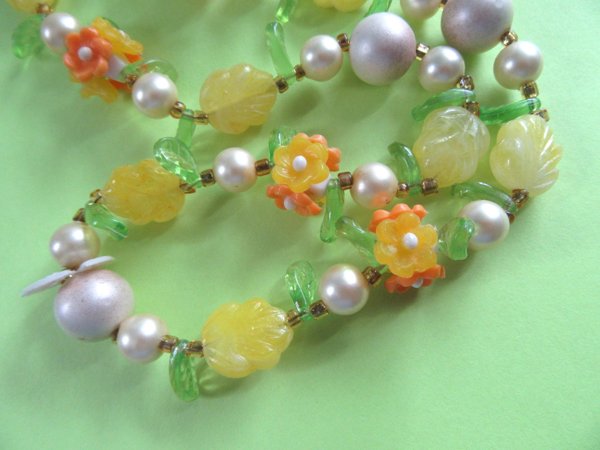 1960's Flower Necklace Hong Kong Vintage Jewelry 60's Accessories 