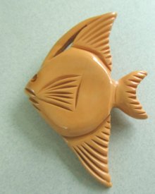Bakelite Angel Fish Pin Butterscotch Vintage Jewelry 
