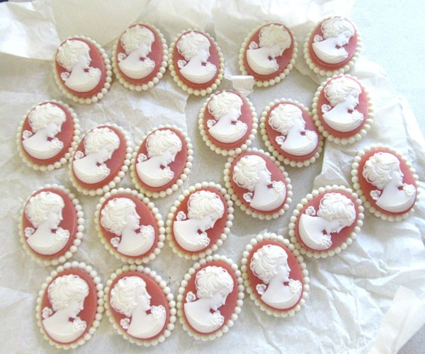 Twenty One Vintage Resin Cameo Lot Jewelry Making  Supplies