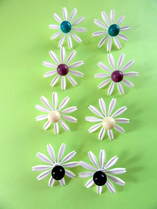 Vintage Daisy Pierced Earrings Your Color Choice 