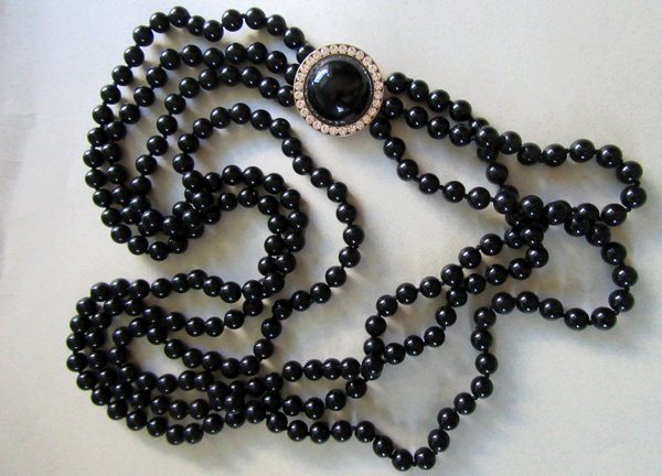 Black Glass or Onyx Necklace Rhinestone Clasp Vintage Jewelry