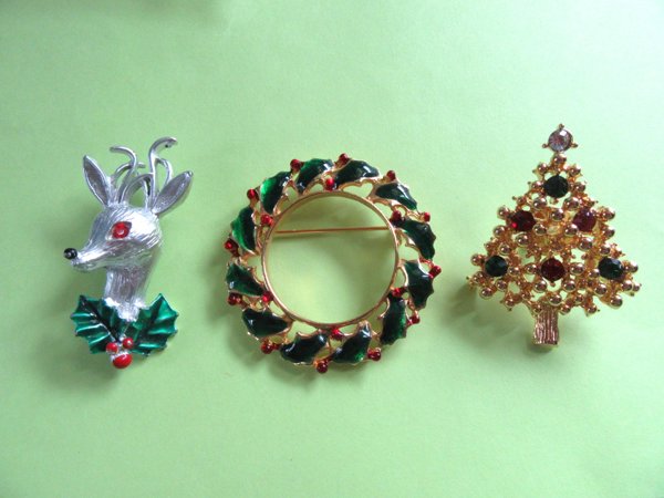Christmas Pin Lot Holiday Vintage Jewelry 