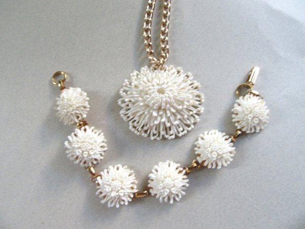 Vintage Featherweight Bubblelite Necklace Set Never Worn 