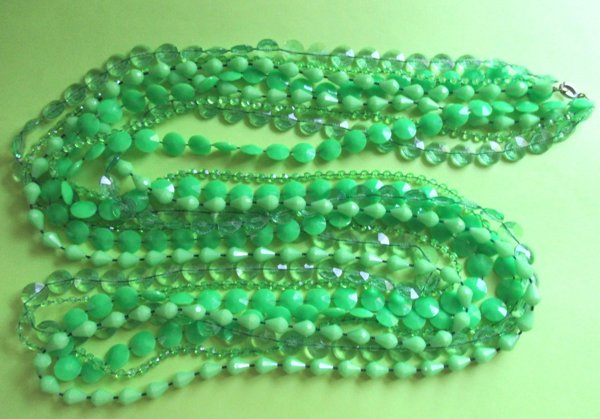 Mod 1960's Long Green Necklace Vintage Jewelry 