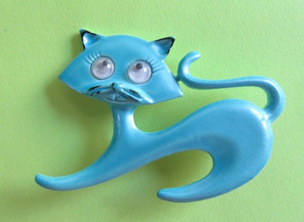 Vintage Lind Gal Blue Cat Pin Google Eyes Signed Jewelry
