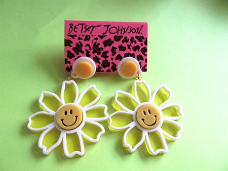 Retro Mod New Daisy Smile Pierced Earrings Hippie 1960's Style  Costume Party