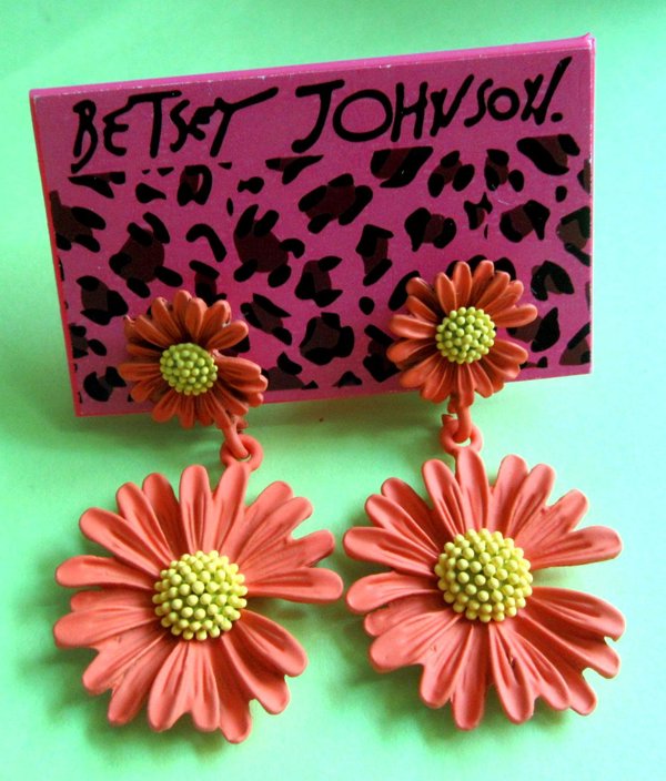 Retro Mod Style Orange Daisy Pierced Earrings 