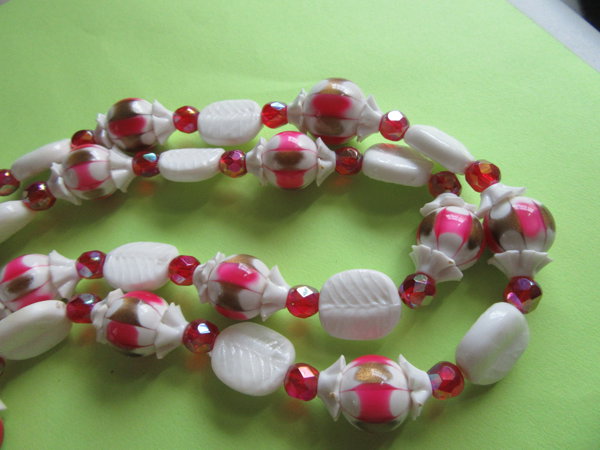 1950s Lucite and Glass Necklace Pink White Vintage Jewelry 