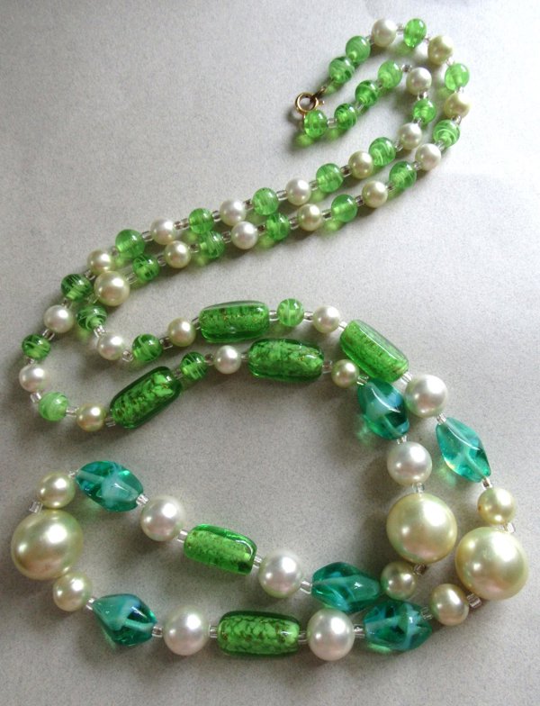 Vintage Art Glass and Cream Faux Pearl Necklace 