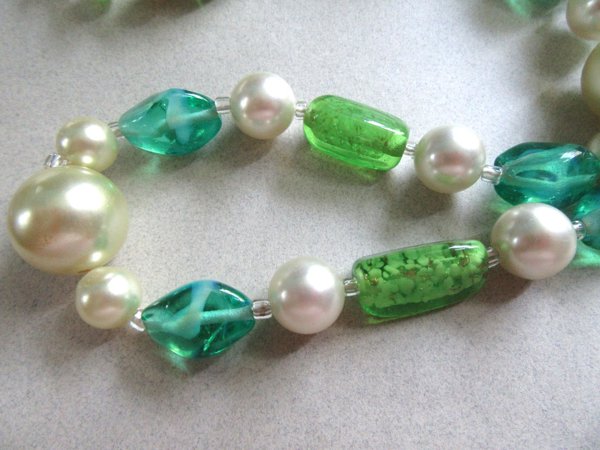 Vintage Art Glass and Cream Faux Pearl Necklace 