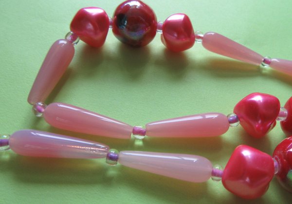 1960's Pink Glass Necklace Vintage Jewelry '60's Accessories