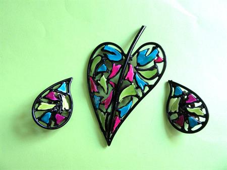 Mod Psychedelic Japanned Leaf Pin and Clip Earrings Set Unsigned Vintage Costume Jewelry 